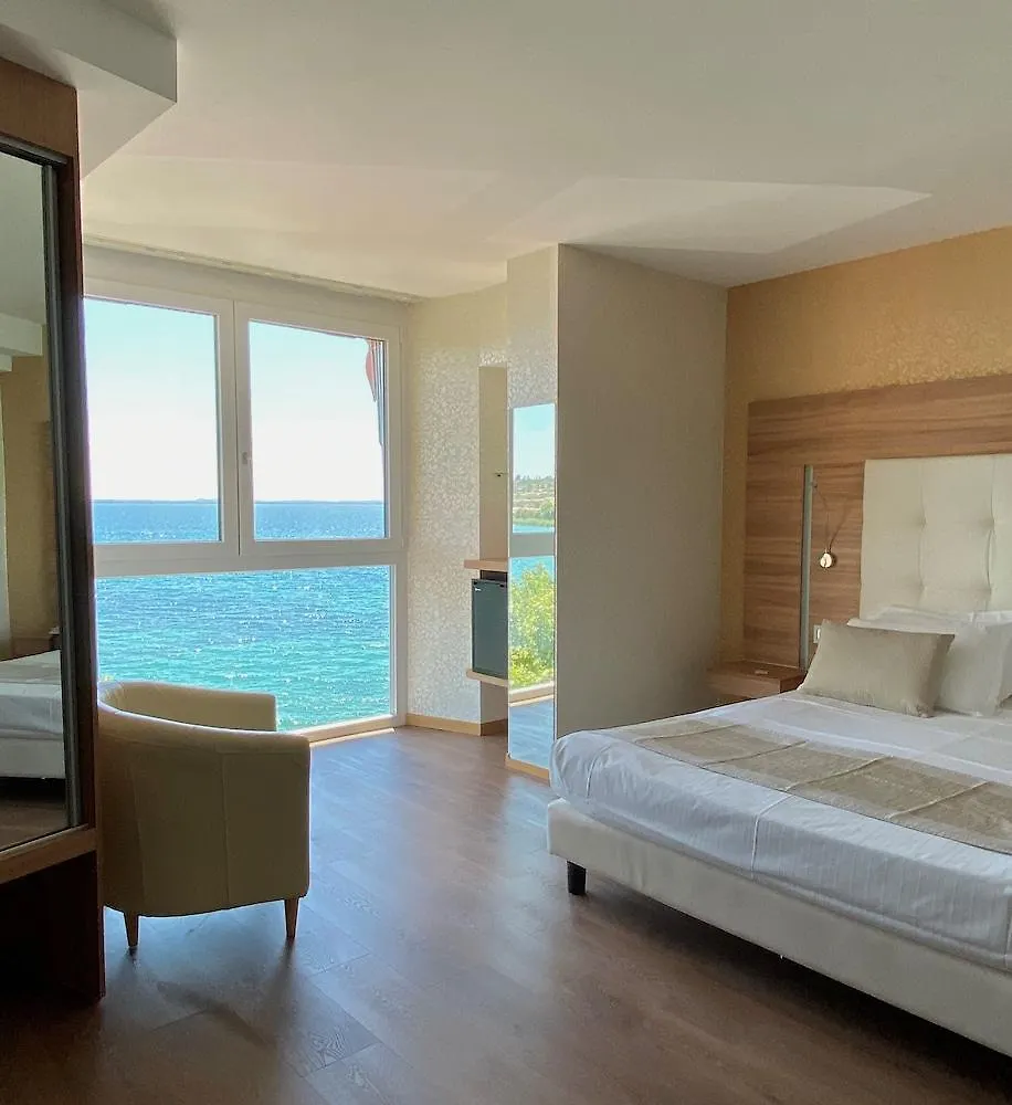 Kriss Internazionale Hotel Bardolino 4*,