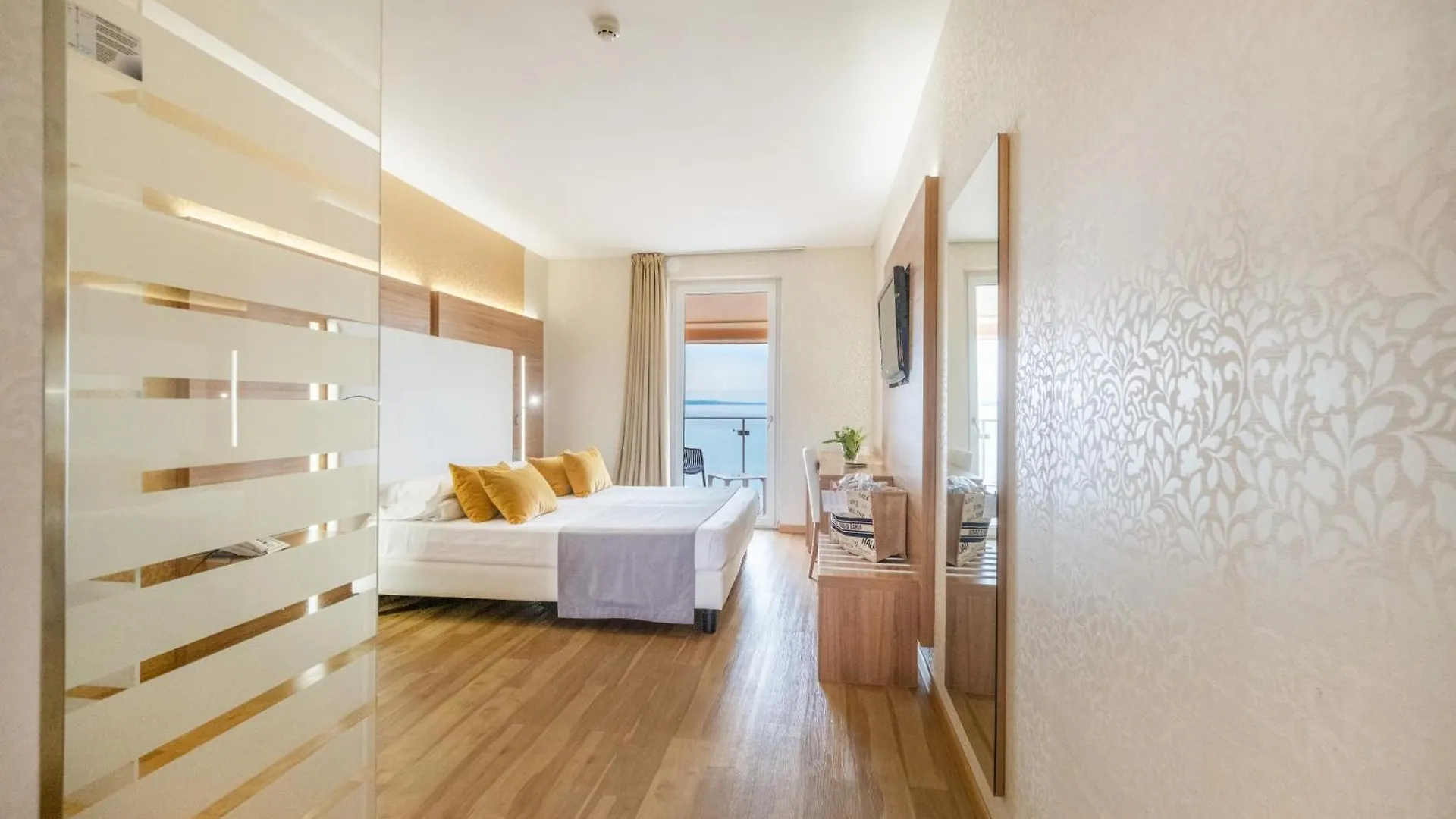 Kriss Internazionale Hotel Bardolino 4*,  Italy