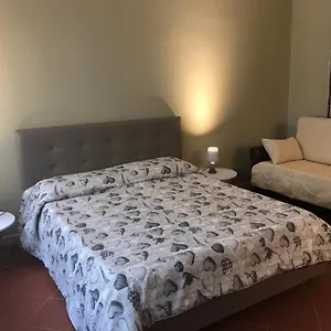 villa-domus-salento-suites-rooms.lecce-hotels.com/