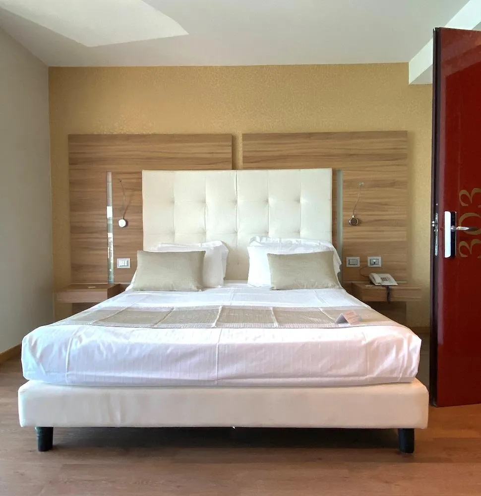 Kriss Internazionale Hotel Bardolino 4*,