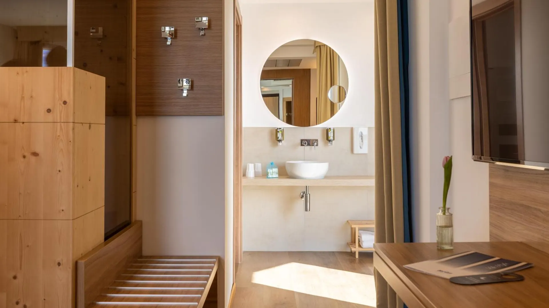 Kriss Internazionale Hotel Bardolino 4*,