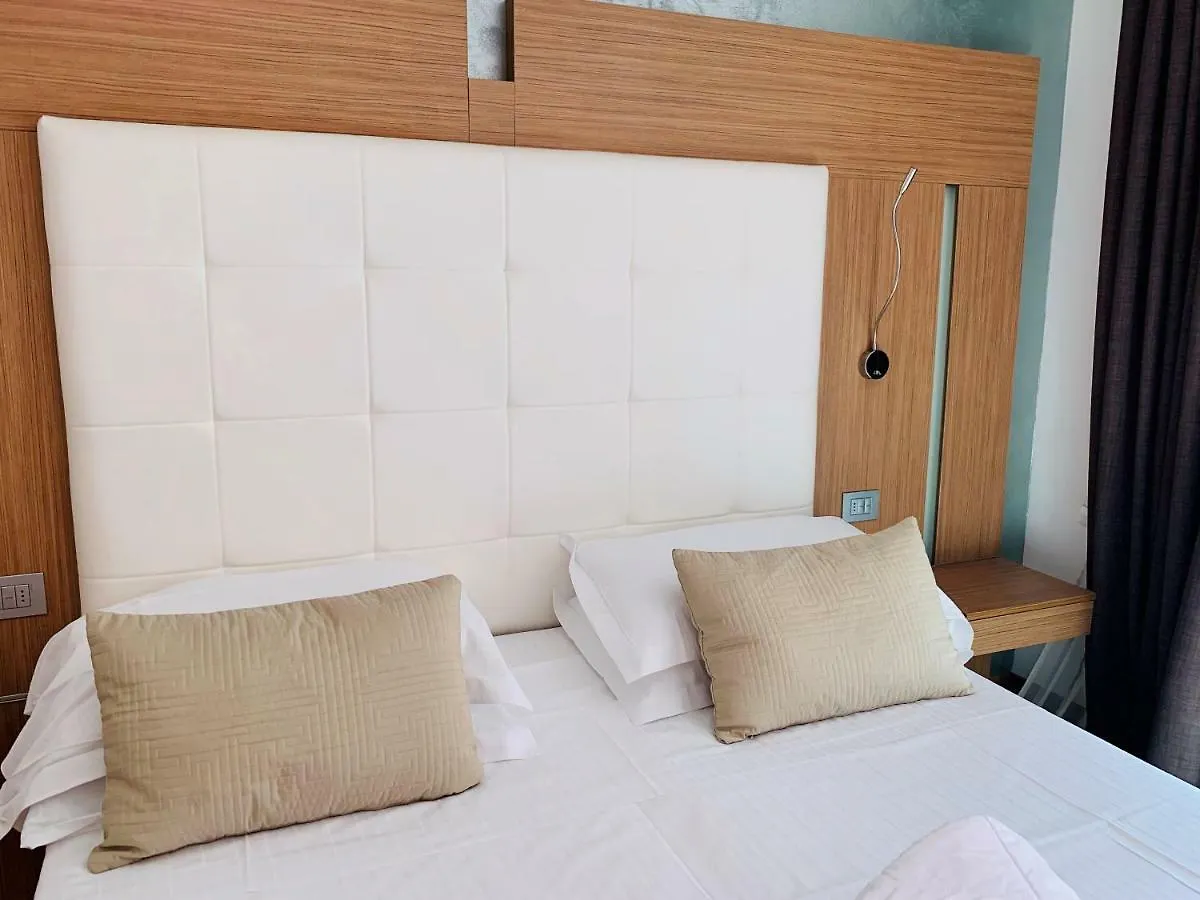 Kriss Internazionale Hotel Bardolino 4*,